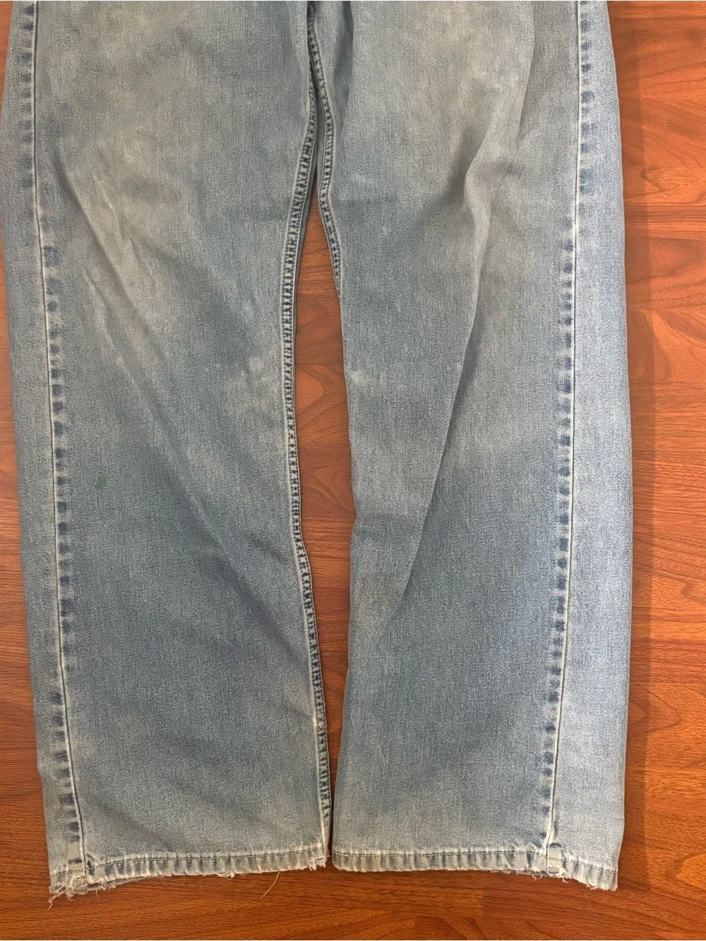 Vintage Levi’s L2 Skater Light Wash Loose Fit Baggy Denim Jeans Size 33x30.5 USA